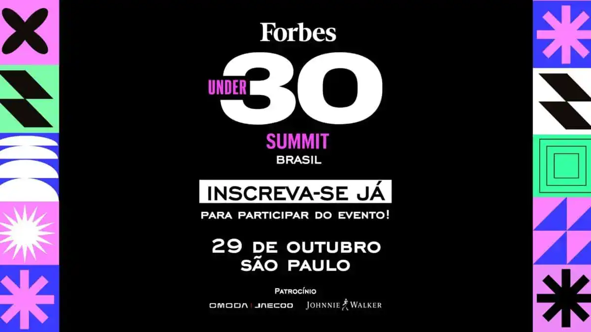 Conferência Forbes Under 30 Summit com palestrantes no palco
